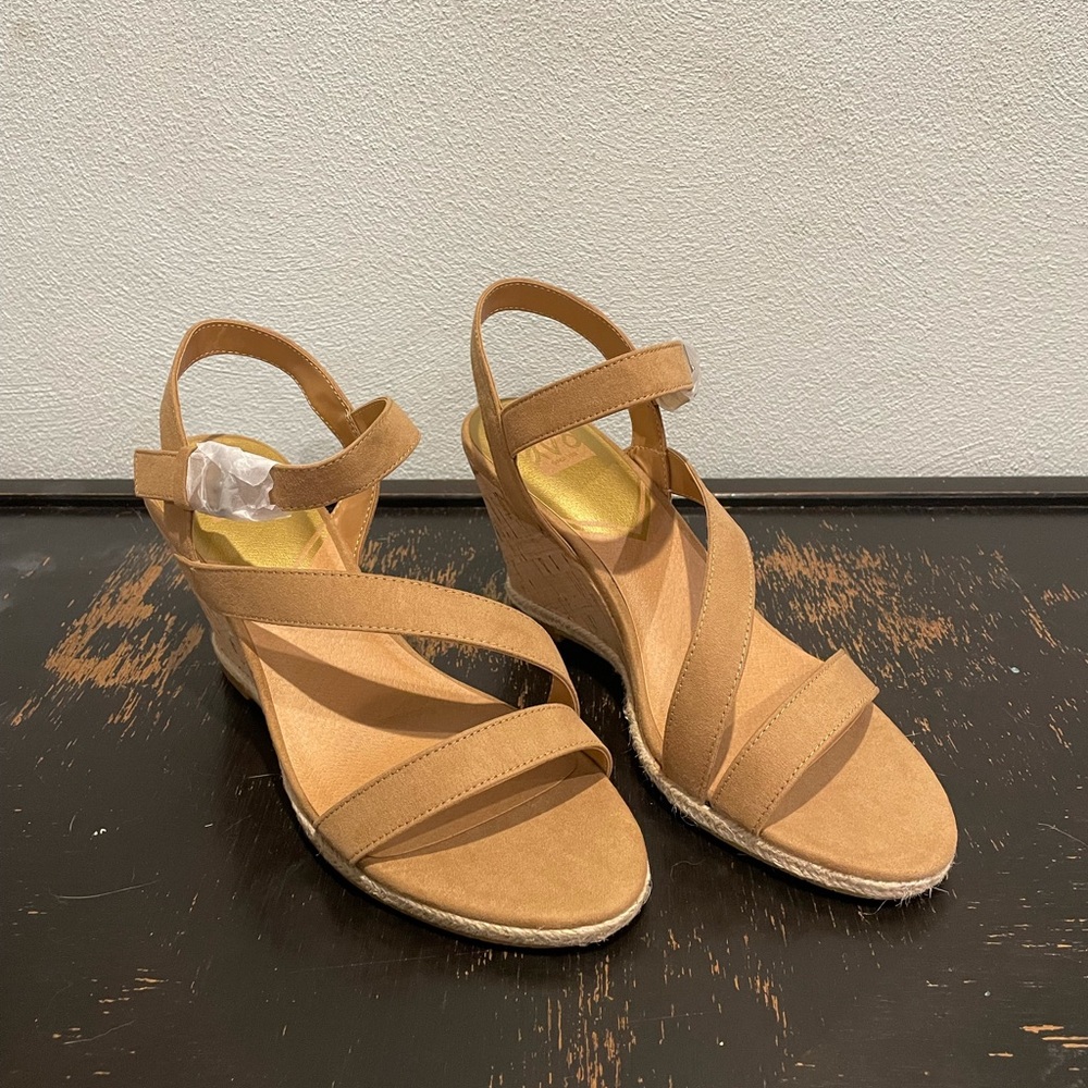 DV8 by Dolce Vita Wedges